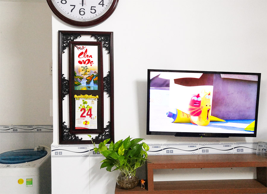 lich treo tuong bang go 2