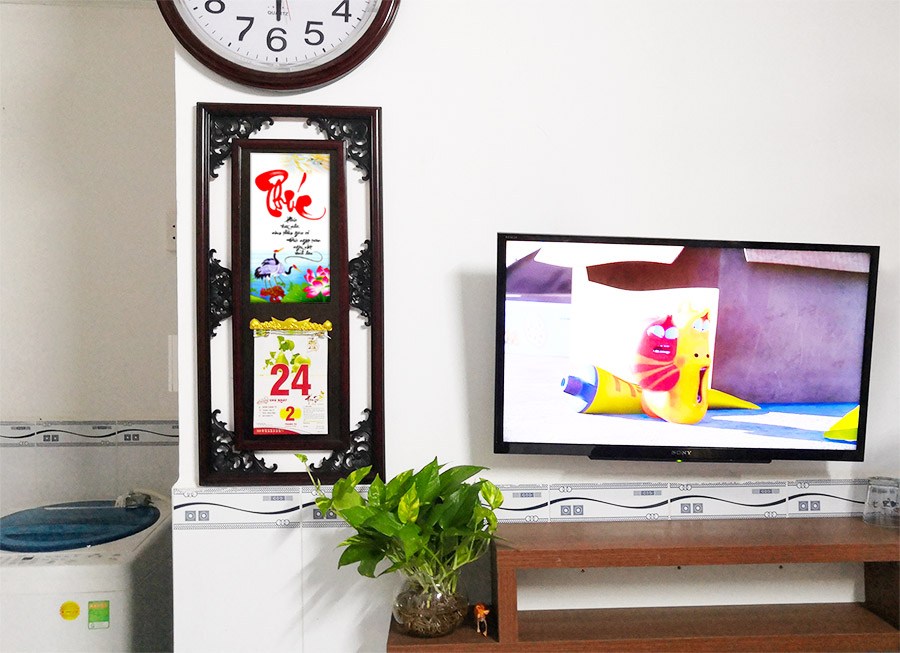 lich treo tuong bang go 3