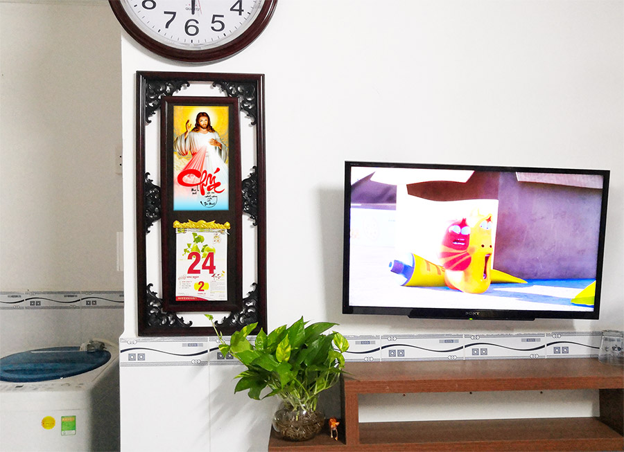 lich treo tuong bang go 9